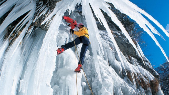 No matter how brave and experienced we are, it is always wise to take a guide with us when ice climbing.