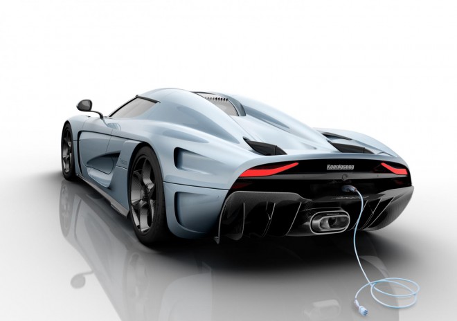 Even the Regera is such a fashionable hybrid today, but unlike La Ferrari, it can drive purely on electricity and cover distances of up to 50 km with one battery charge. 