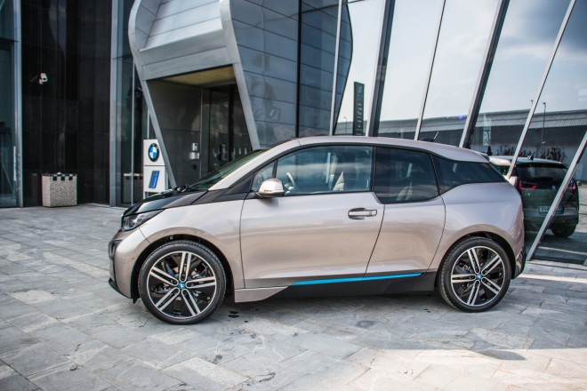 Je zult de BMW i3 zeker tegenkomen op de wegen van Sloveense hoofdsteden, want er is grote belangstelling voor de auto. 