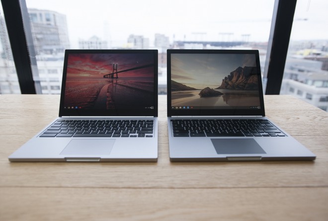 Po lewej stronie znajduje się Chromebook Pixel z 2015 r., po prawej stronie znajduje się model z 2013 r.