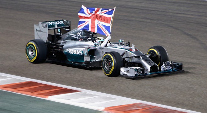 Britti Lewis Hamilton (Mercedes) puolustaa mestaruutta.