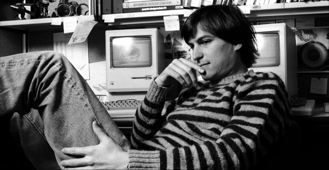 Steve Jobs Steve je vsak večer poskrbel, da je družina večerjala za veliko mizo v kuhinji, se pogovarjala o knjigah, o zgodovini in drugih temah. Nihče ni nikoli izvlekel iPada ali računalnika.