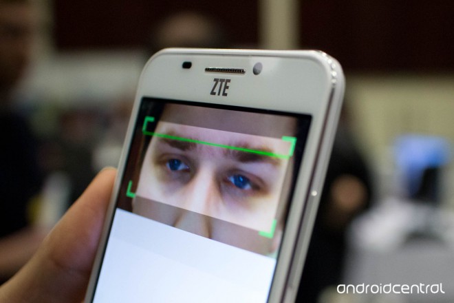 ZTE Grand S3 se lahko pohvali z biometrično tehnologijo EyeVerify.