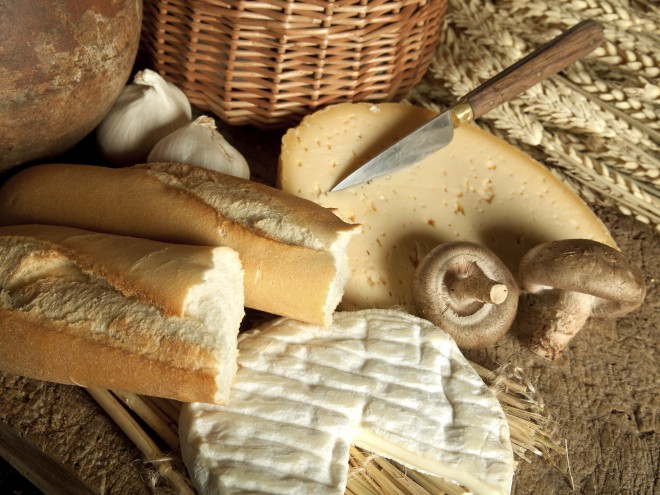 Piknik Ranskassa - juustoja, patonkeja ja sieniä