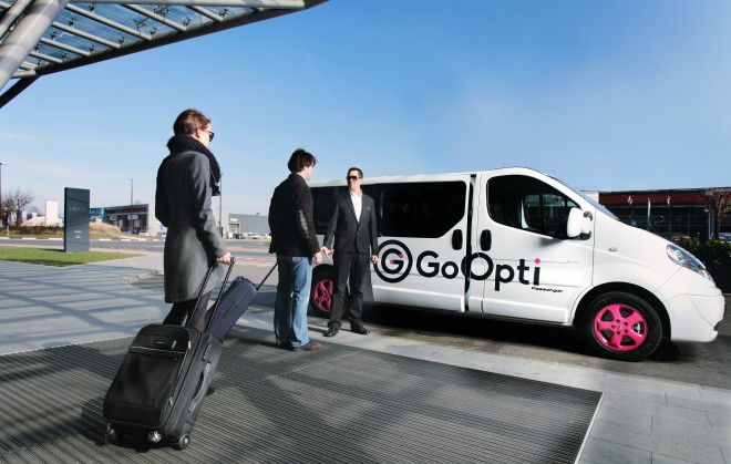GoOpti tarjoaa edullisia maantiekuljetuksia ja on säännöllinen kumppanimme matkalla lentokentille.