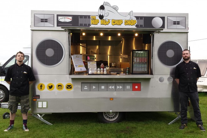 Hip Hop Chip Shop - zvláštne atraktívne nákladné auto s ešte atraktívnejším a chutnejším jedlom.