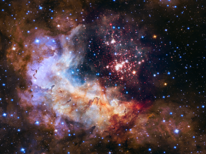Fotografija, ki sta jo agenciji Nasa in Esi izbrali za počastitev 25-letnice Hubblovega delovanja. Gre za gručo z okoli 3000 zvezd imenovano Westerlund 2.