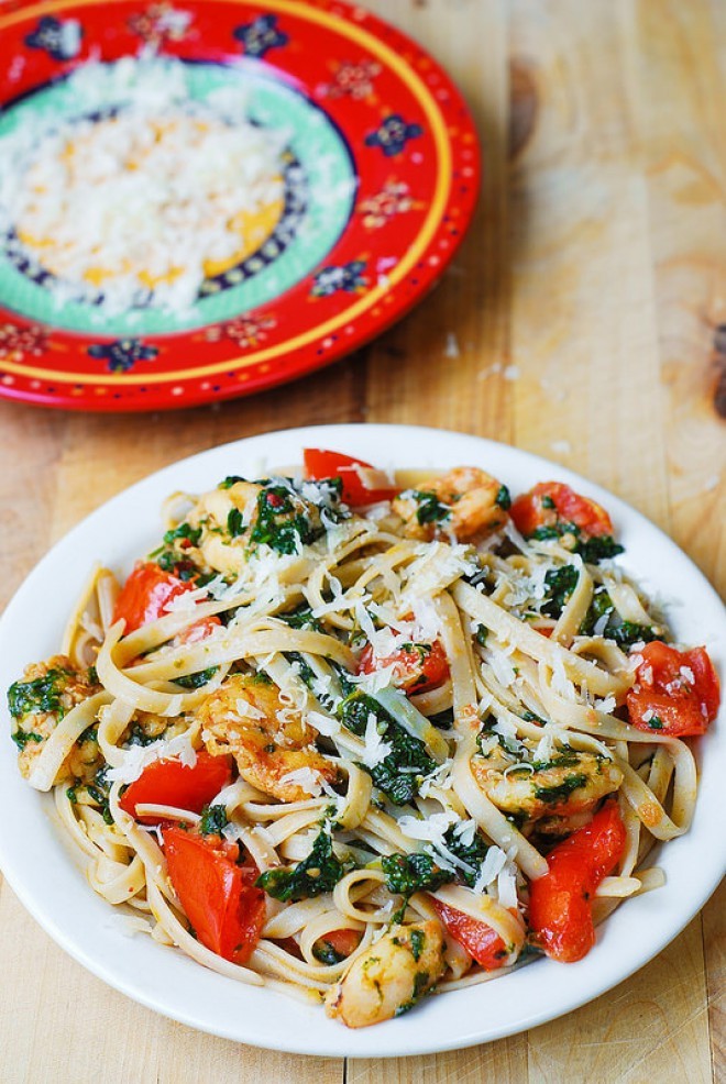 Spring pasta with shrimps, cherries and spinach