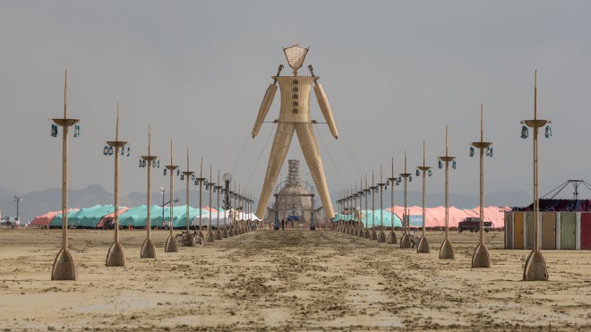 Das Burning Man Festival begann seine Reise 1986 am Baker Beach in San Francisco, aber heute steht es mitten in der Wüste von Nevada.