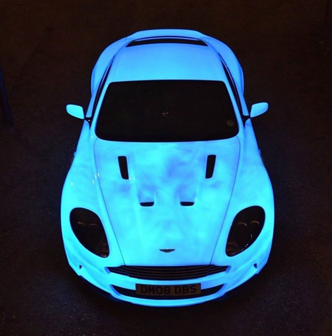 Este Aston Martin DBS será un festín para los ojos en Gumball 3000 incluso en la oscuridad total.
