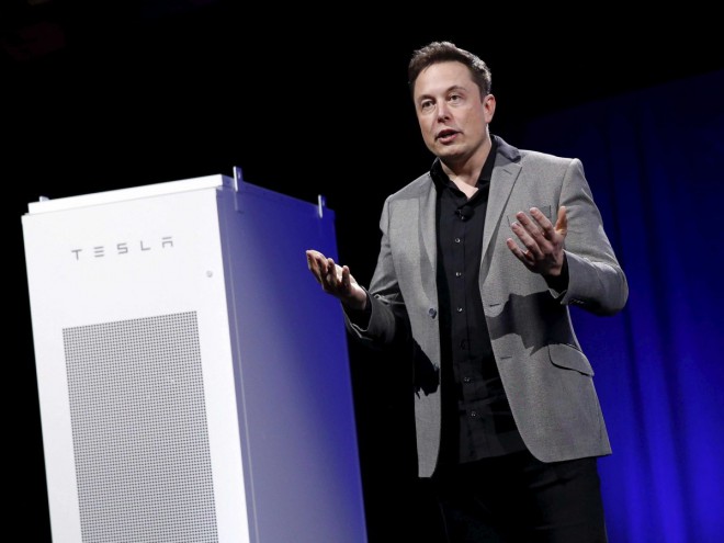 Elon Musk lors de la présentation Powerwall.