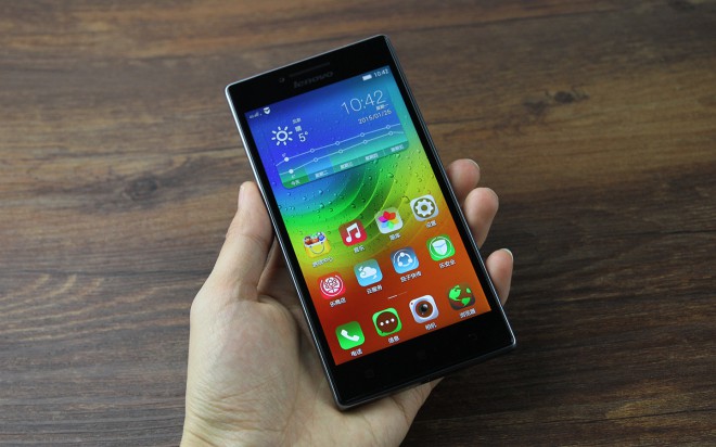 우리의 목적에 맞게 Lenovo P70은 스마트폰에 이상적인 크기를 갖추고 있습니다.