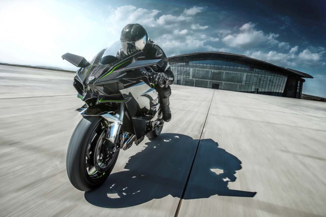 Kawasaki H2R - 300 horses and incredible numbers. Will he be able to "cut down" the supercars?!