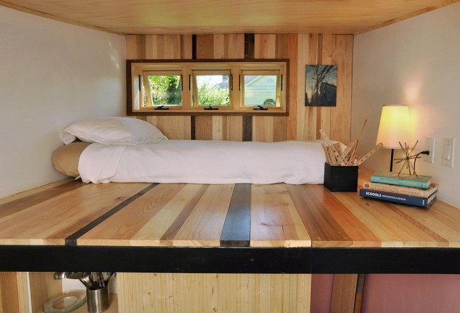 Despite only 13 square meters, there is enough space for a double bed.