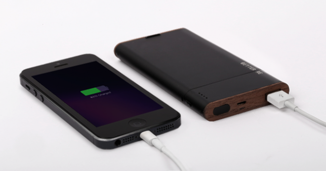 Better Re は、廃棄された携帯電話のバッテリーに新たな命を吹き込むポータブル充電器です。