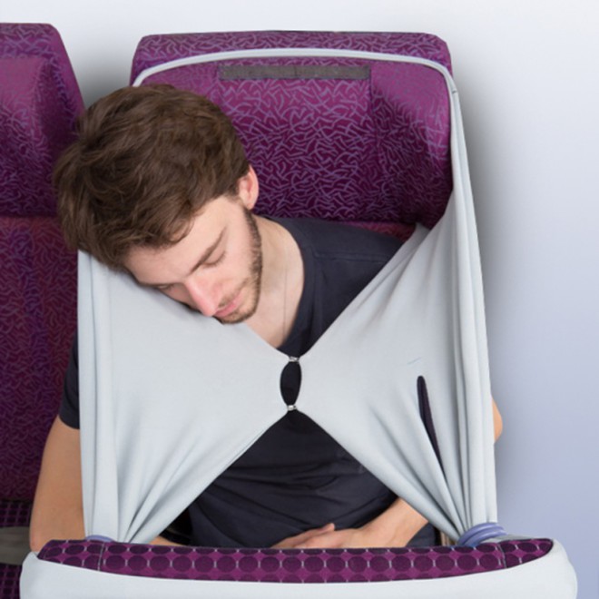 The B-Tourist Strip can be used instead of an inflatable neck pillow.
