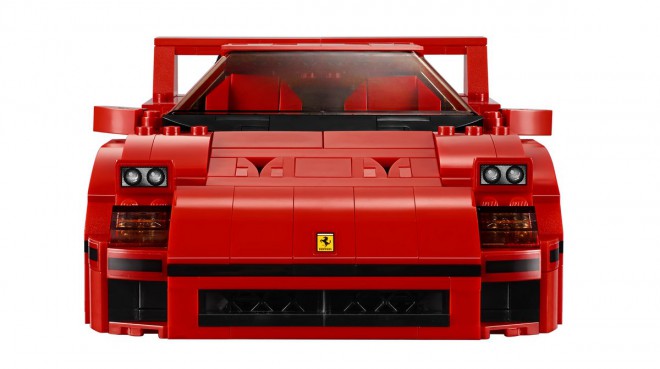 Ferrari F40 deluje strupeno narejen tudi iz Lego kock.