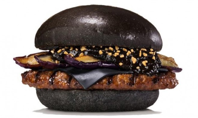 Kuro Shogun's coal-black buns.
