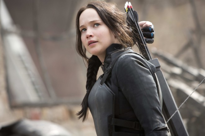 Katniss vil række ud efter sine pile en sidste gang.