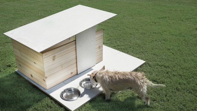 With the Puphause dog house, the dog will no longer force itself into your bedroom.
