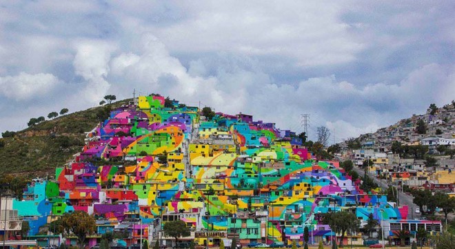 墨西哥的涂鸦艺术家本着打击青少年暴力的精神绘制了一个社区