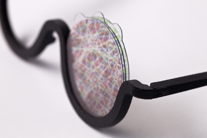 You can turn the glasses while listening to music and thus strengthen the optical effect even more.