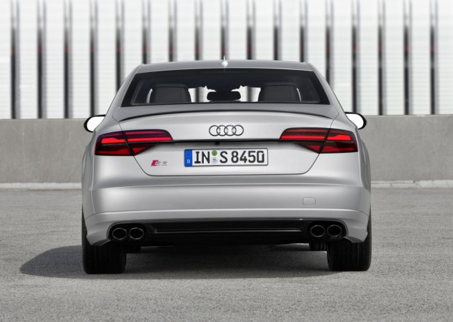 Audi S8 Plus bo obračal poglede.