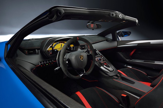 Aventador LP 750-4 SuperVeloce Roadster je Lamborghinijev prvi SuperVeloce kabriolet.