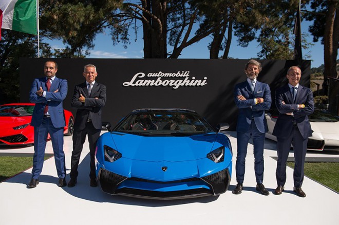 Ponosna Lamborghini ekipa ob svojem najnovejšem mišičnjaku.