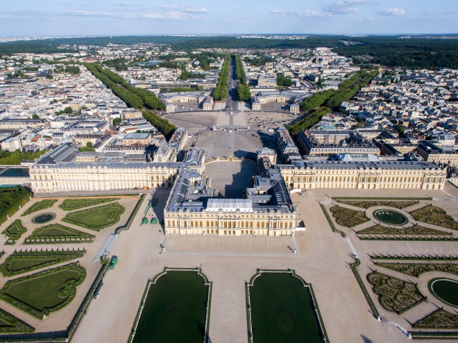 Velikansko posestvo Versajske palače, bi naj po napovedih imelo tudi luksuzni hotel.