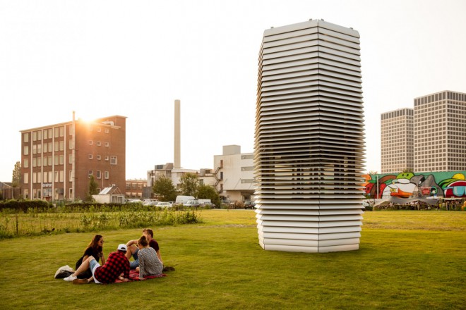 Smog Free Tower ponuja brezplačen svež zrak, brez nevarnega smoga.