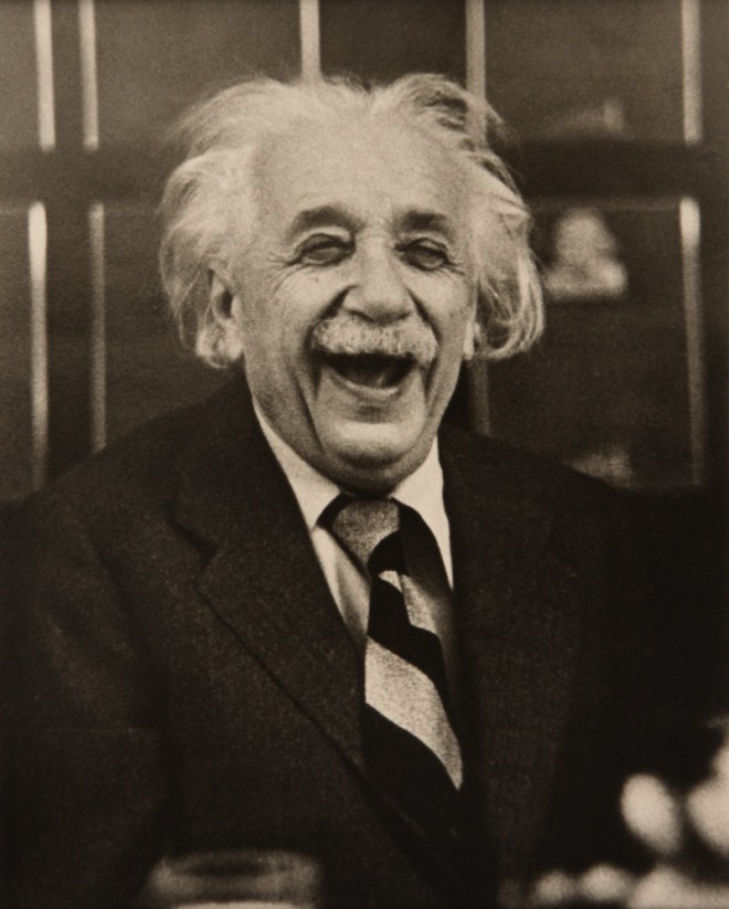 Annatko Einsteinin pilkata itseäsi tällä tavalla vai ratkaistako hänen arvoituksensa?