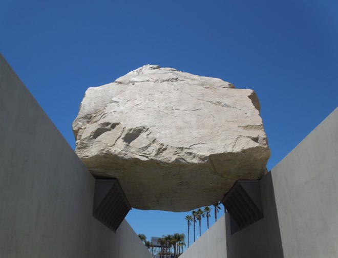 La roccia da 340 tonnellate è stata esposta al Museo d'Arte di Los Angeles.
