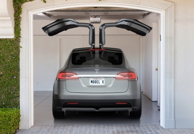 特斯拉 Model X 将于本月迎来第一批客户。