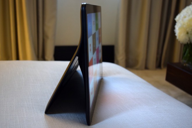 Samsung Galaxy View boste našli med tablicami, a bi se zlahka pomešala med televizorje.