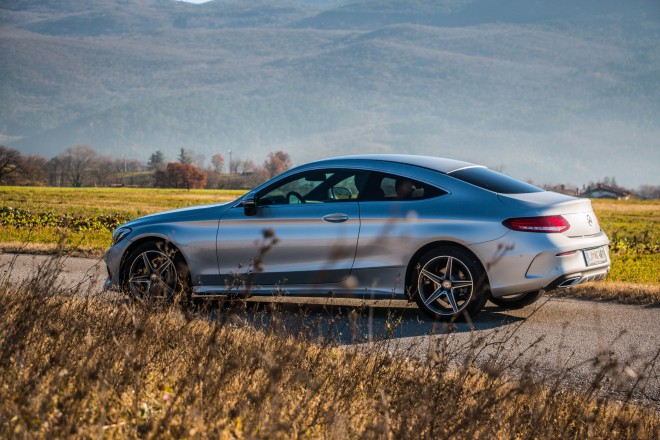 An elegant line - and an obvious family resemblance! / Mercedes-Benz C Coupe 