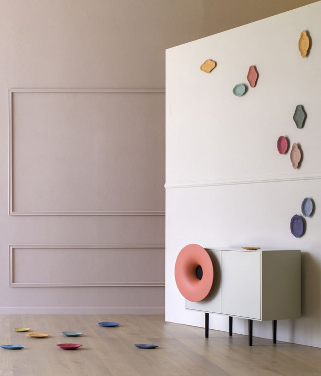 Cabinet cabinets with retro speakers
