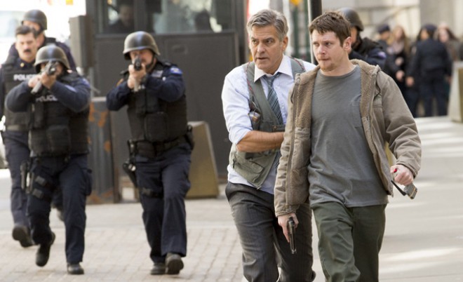 George Clooney a Jack O'Connell vo filme Money Monster.