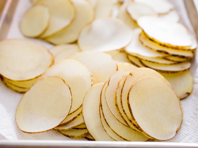 Peel the potatoes (if they are young, there is no need) and then cut them into thin slices.