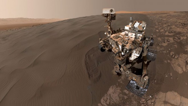 De Curiosity-rover stuurde een selfie van de zandduinen van Mars naar de aarde.