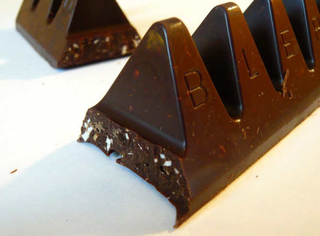 了解如何制作自制三角巧克力。