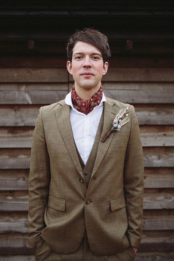 Un marié moderne - un gizdalin avec un foulard