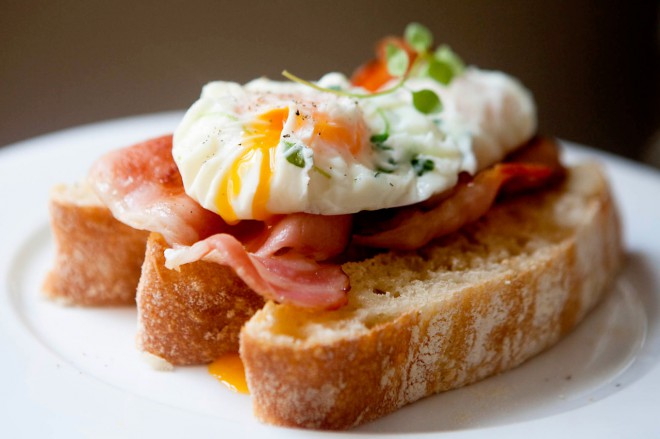 Zakrknjeno jajce je pravi kulinarični podvig, a le, če ne poznate te metode priprave.