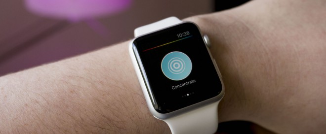 Pametna ura Apple Watch tiktaka štiri leta.