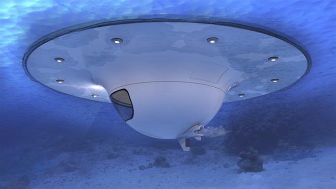 UFO je nenavadno vodno plovilo, ki je delno nad, delno pa pod vodo.