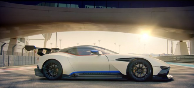 Najnoviji trailer za Top Gear vrvi ljepoticama na četiri kotača.