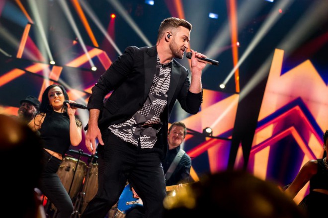 Justin Timberlake jakoi myös Euroviisujen lavan kilpailijoiden kanssa.