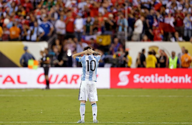 Lionel Messi kon zijn teleurstelling na het laatste duel met Chili niet verbergen.