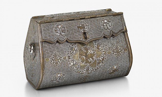 The oldest purse found dates back to the 12th century.