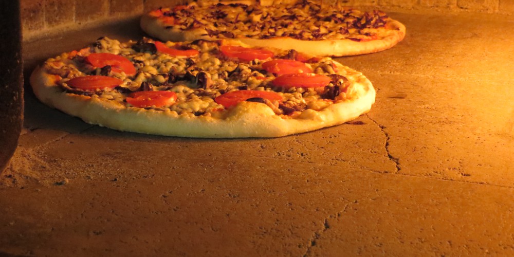 Trta ピッツェリアは最高のピザを焼きます